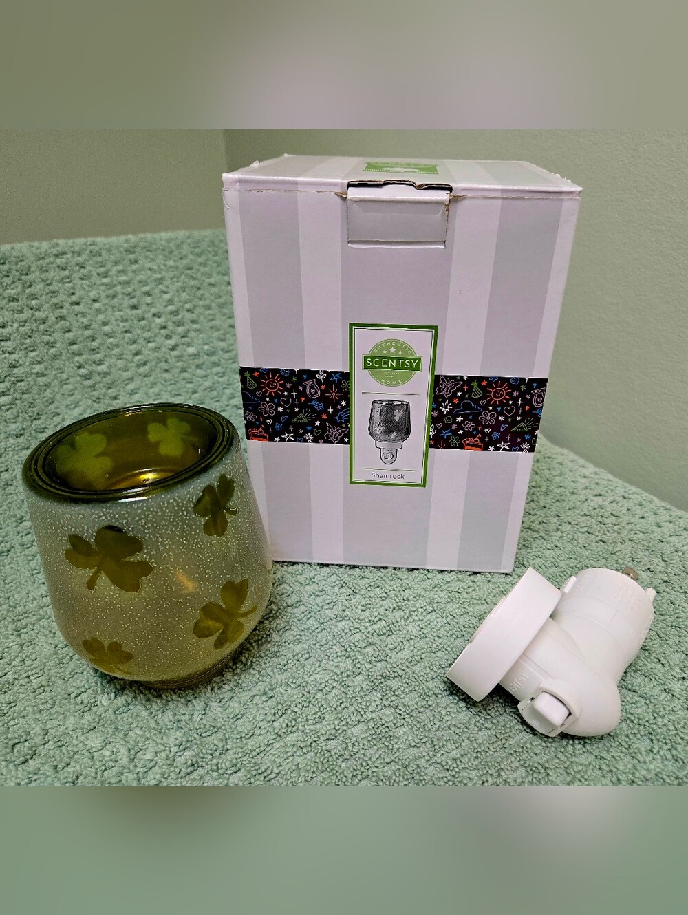 Scentsy Green Shamrock Glass Warmer Holder